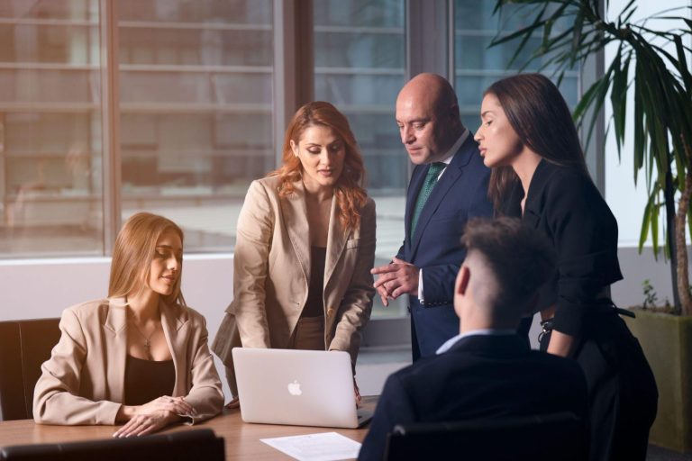 Refinanțare credite ipotecare fără schimbarea băncii: avantaje și limitări